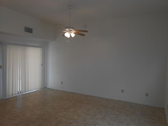 4th image of 2862 N Balboa Ave