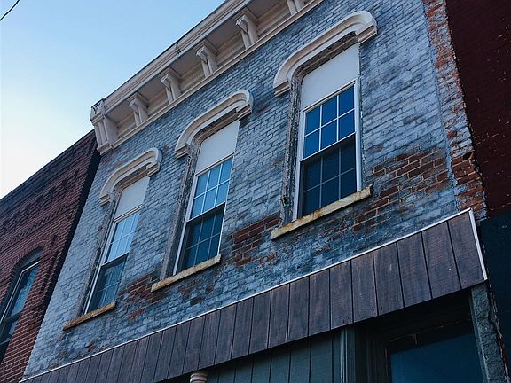 4th image of 110 E McConnell St