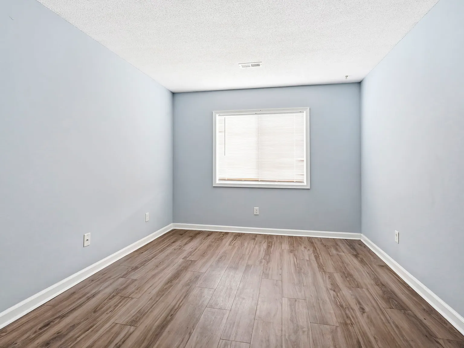 2 bed, 1100 sqft, $1,800 — Photo 4
