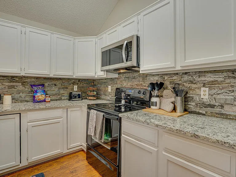 3808 Beaumont Ln — Photo 28