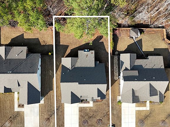 3rd image of 21 Long Branch Trl