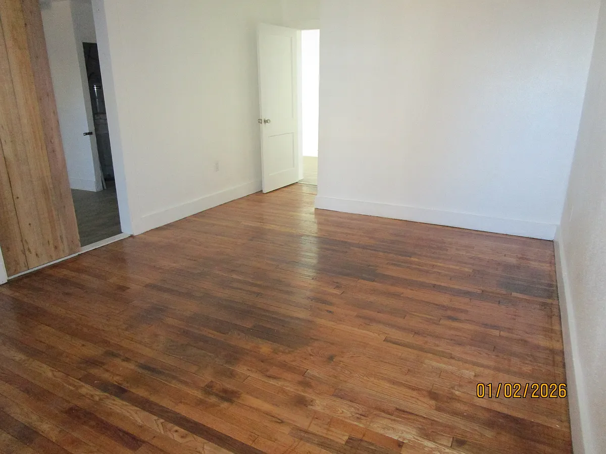 Building Photo - 111 W Grand St #A
