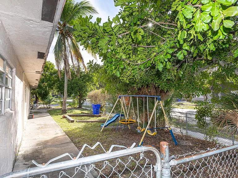 7750 SW 10th Ct #B — Photo 29