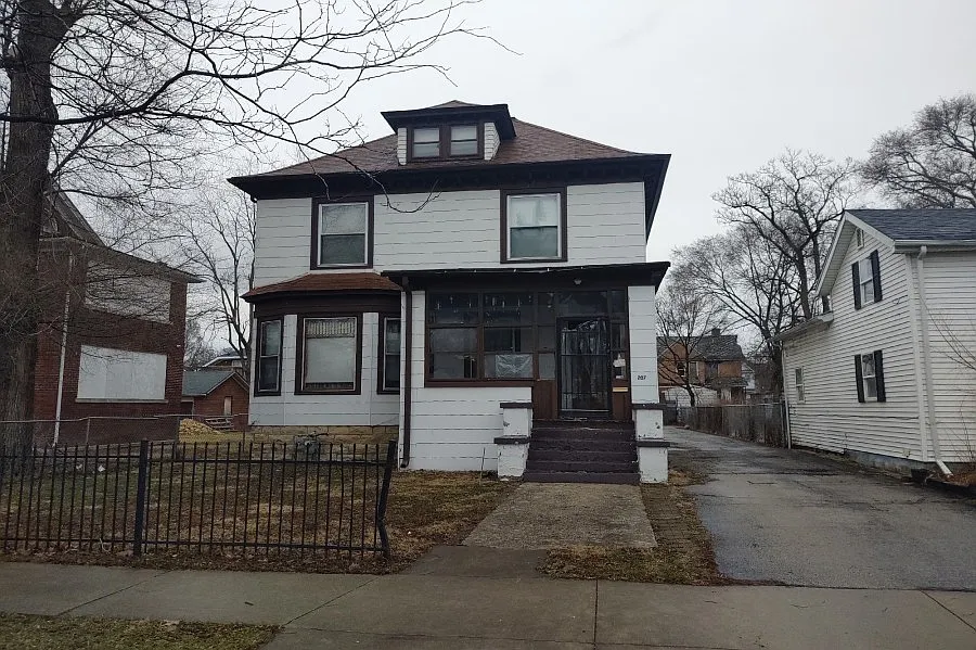 207 2nd Ave photo 1