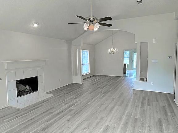 4th image of 2110 Bayview Dr
