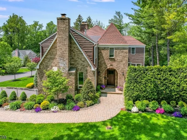 48 Bedford Rd, Summit City, NJ 07901