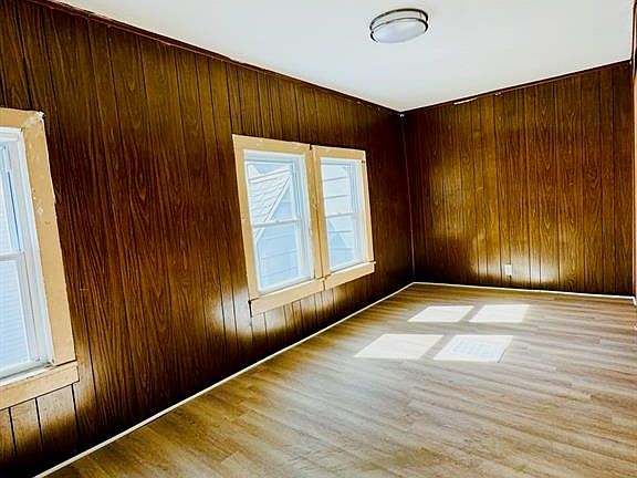 3rd image of 18 Robinson St #1