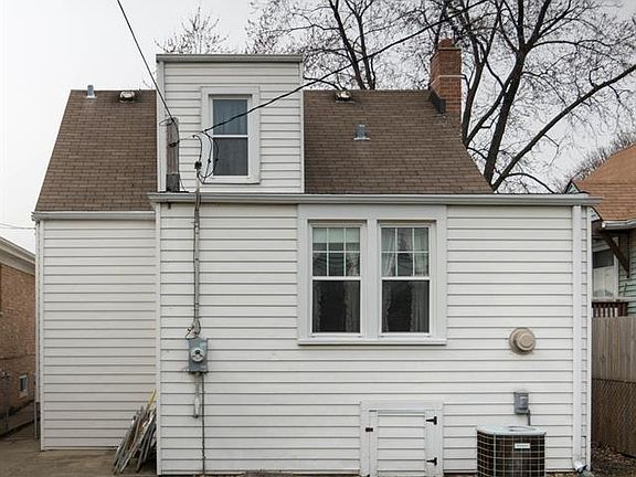 2nd image of 3339 N Ottawa Ave