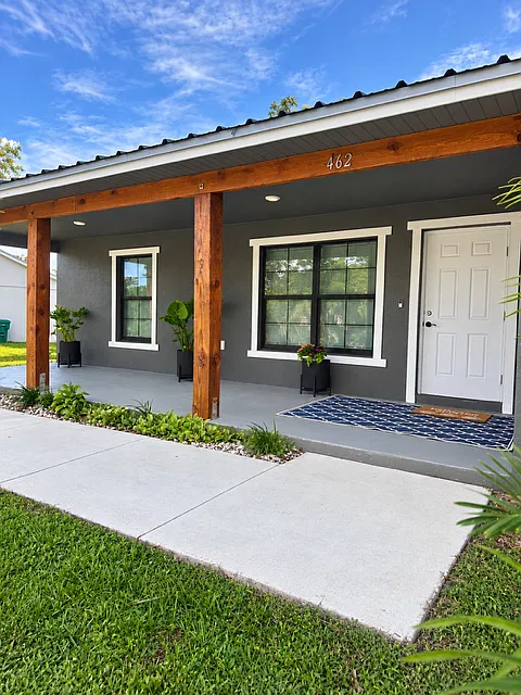 3 bed, 1196 sqft, $2,100 — Photo 1