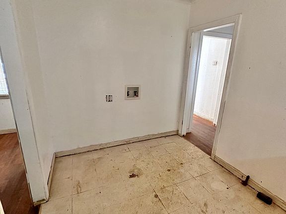 5th image of 2301 Oaklawn Dr