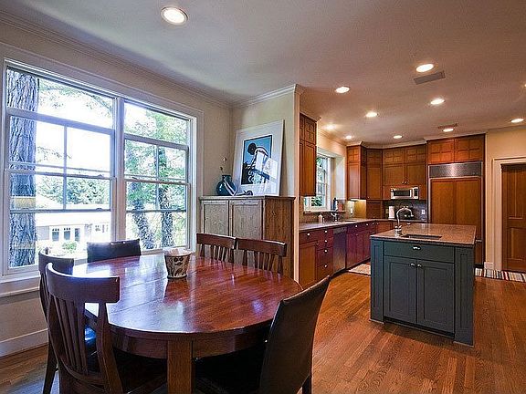 chef's kitchen with viking range, sub zero fridge, granite counter tops