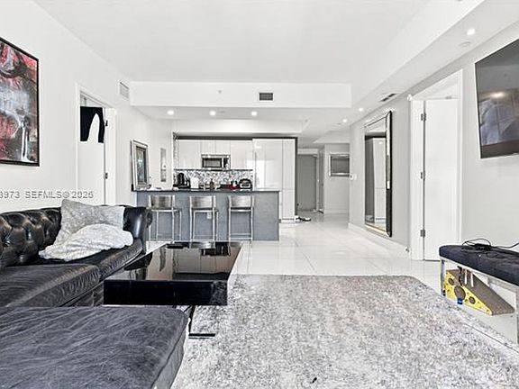 3rd image of 1010 Brickell Ave #Cu-2403