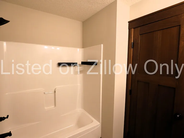 6758 Redwood Ave — Photo 19
