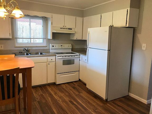 Kitchen with dishwasher