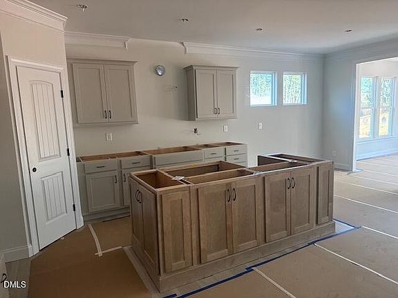 3rd image of 275 Sawtooth Oak Ln