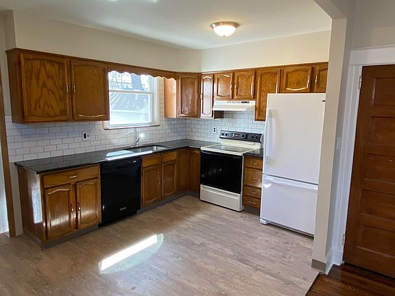 3rd image of 3222 Plumstead Ave
