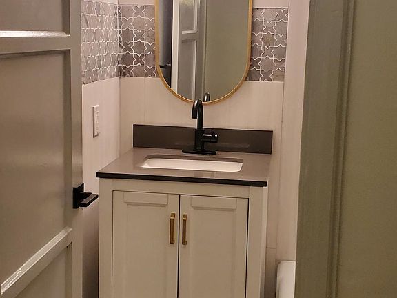 3rd image of 614 N Madison Ave #602