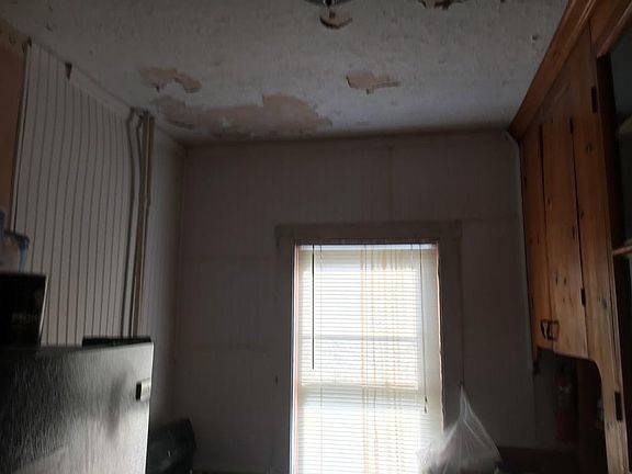 4th image of 629 Dwelly St
