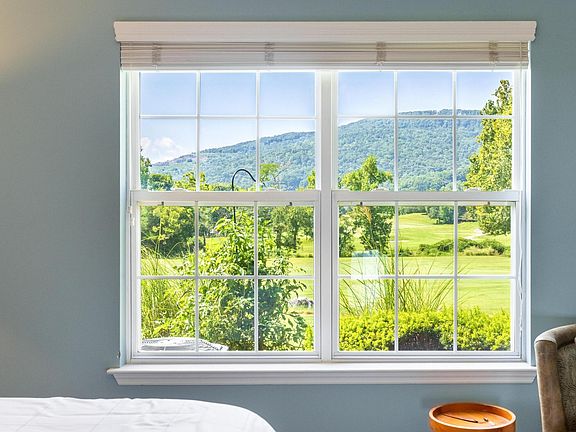 2nd image of 724 Outlook Ln