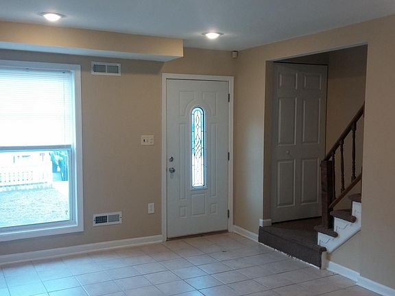 3rd image of 8611 Pioneer Dr
