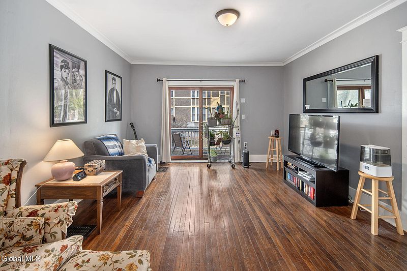 4th image of 505 Bedford Road