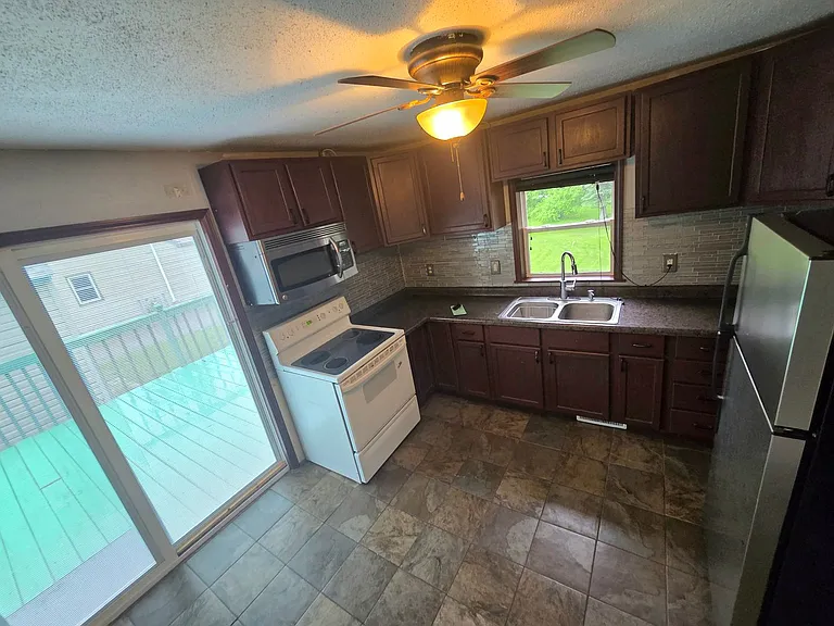 1022 Spring Lake Rd — Photo 5