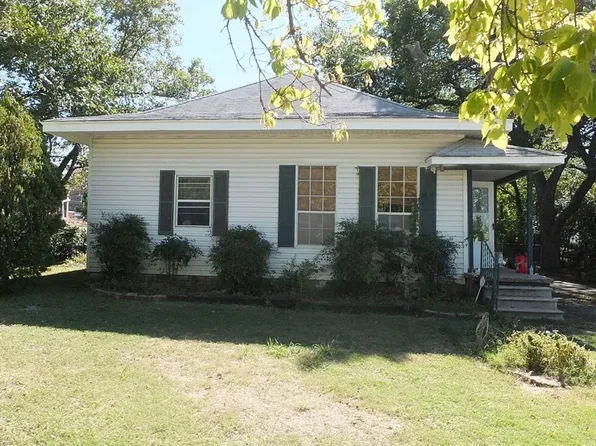 731 E 9th St, Ada, OK 74820