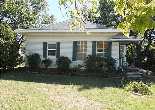 731 E 9th St Photo 1