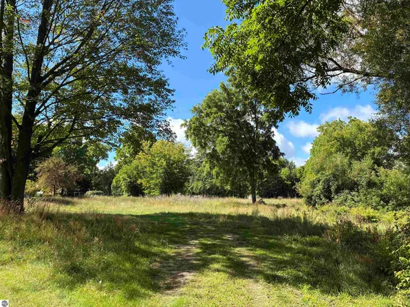 330 Pollard St, Cadillac, MI 49601