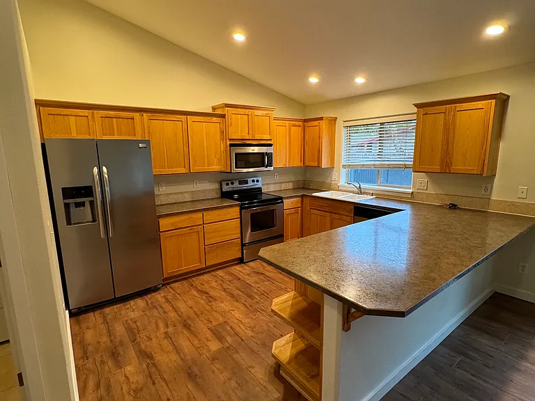 450 SE Park Ave — Photo 2
