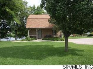 32450 Irish Ln, Brighton, IL 62012
