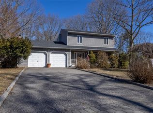 11 Artist Lake Blvd, Middle Island, NY 11953