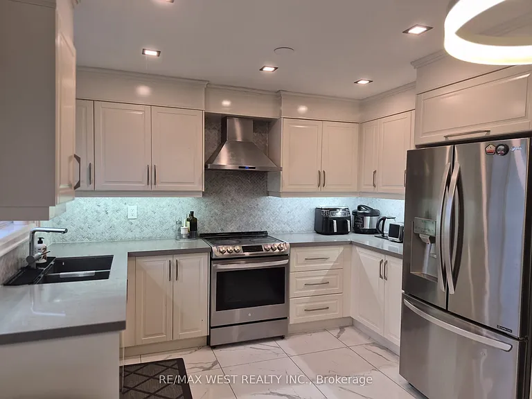 3020 Cedarglen Gate #33 — Photo 5