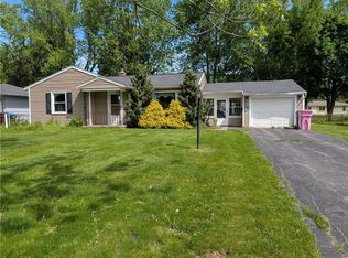 28 Ranch Village Ln, Rochester, NY 14624
