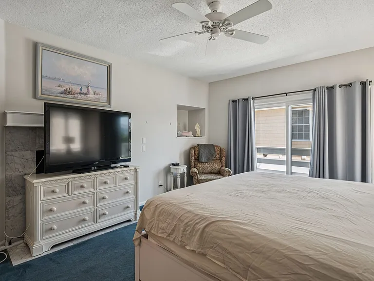101 W Cape Shores Dr — Photo 25