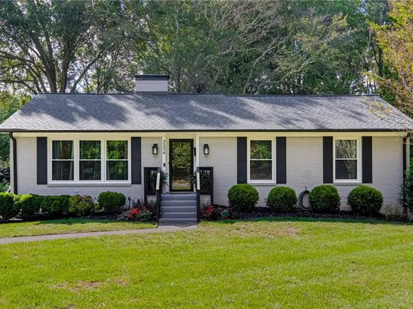 3124 Gladstone St, Winston Salem, NC 27104