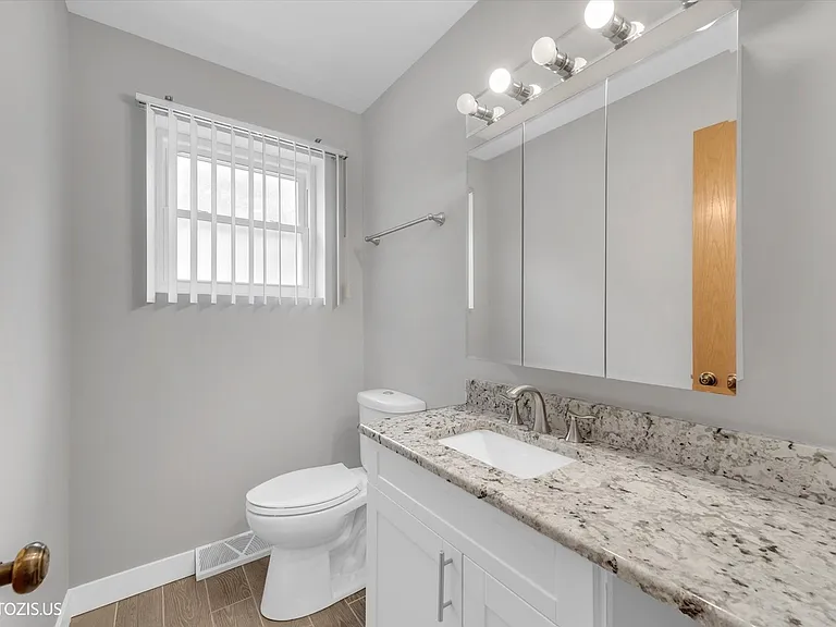 4043 N Wagner Ave — Photo 24