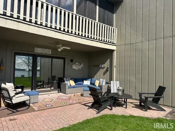 12601 N Pleasant Grove Rd, Syracuse, IN 46567