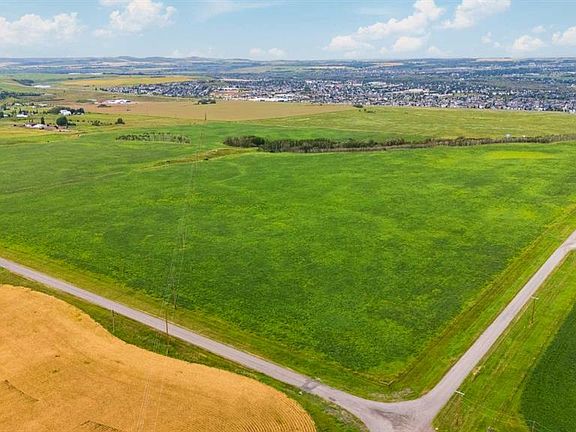 3rd image of 402 Avenue Rural