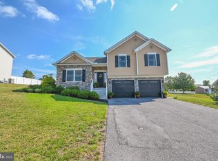 1428 Millennium Dr, Chambersburg, PA 17202