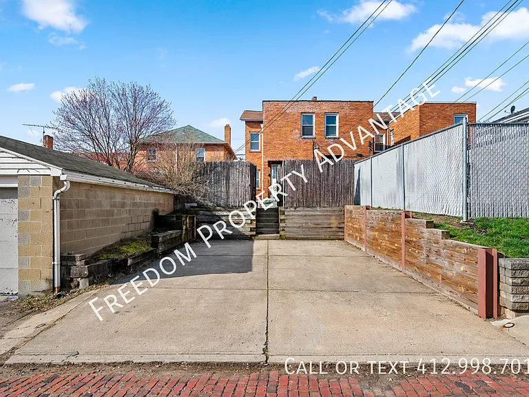 3230 California Ave — Photo 5