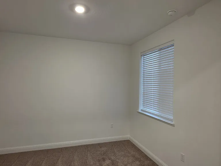 1505 Harvard Way — Photo 9