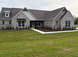 907 Perrin Ln, Van Alstyne, TX 75495