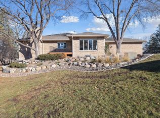 7720 Pondwood Dr, Edina, MN 55439
