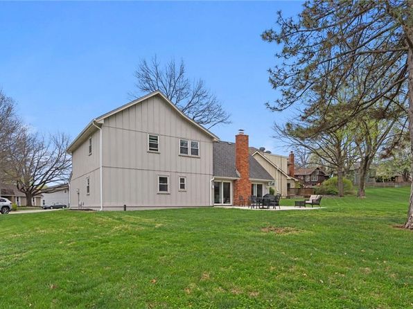 202 NW Redwood Ct, Lees Summit, MO 64064