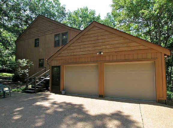 4th image of 552 Lakeshore Dr