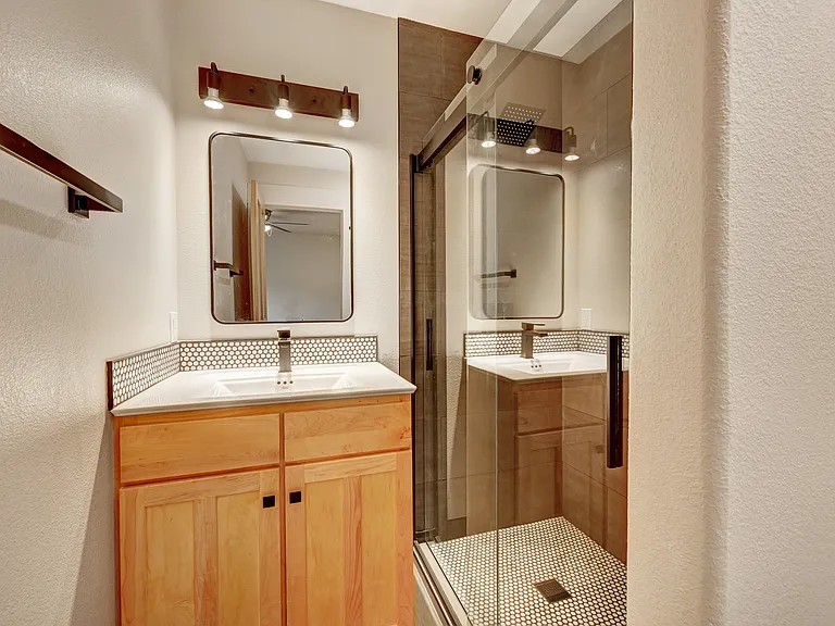 En-suite bathroom in Bedroom 2