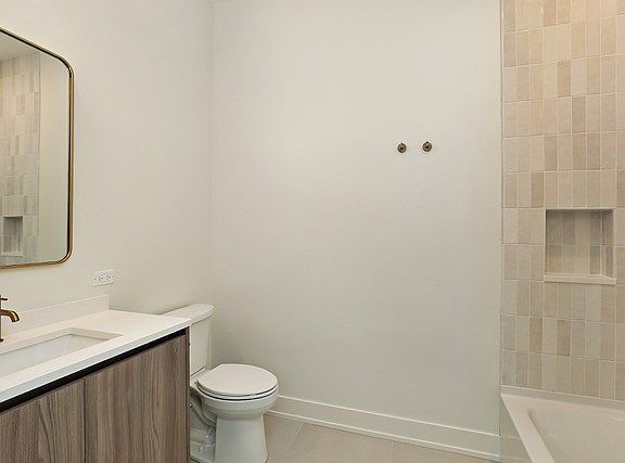 5th image of 1887 N Milwaukee Ave #2