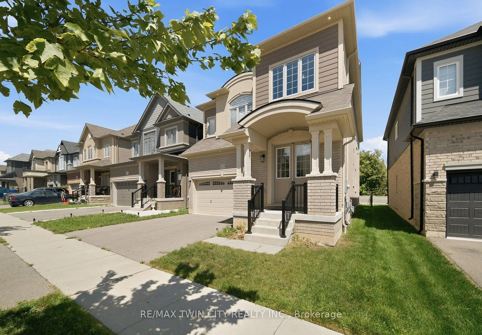 5 bed, $2,999 — Photo 3
