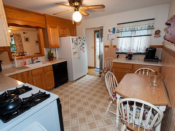 3rd image of 14 Lockwood Dr